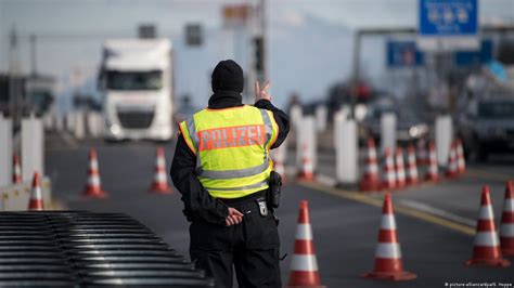 Grüner Salat Guckloch Plenarsitzung germany border control Sauber ...