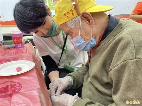 弘道基金會歲末餐會 邀獨老圍爐溫馨過節 生活 自由時報電子報