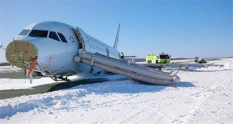 Air Canada Plane Crash Lands And Leaves 25 Injured (6 pics)