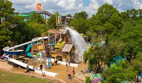 History And Evolution Of Six Flags Hurricane Harbor Splashtown