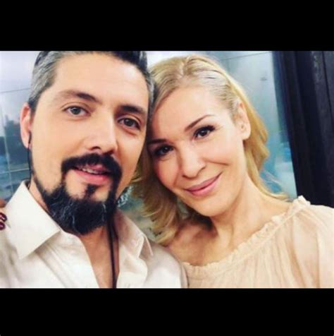 Гала и Стефан показаха приказната си нова вила на райско местенце ...