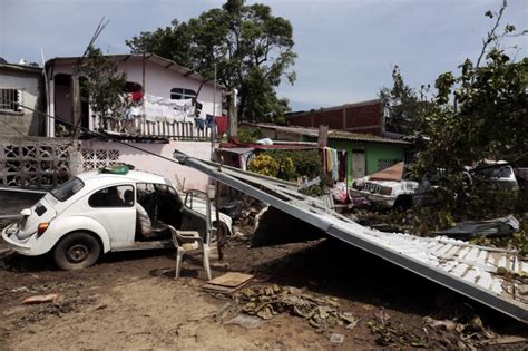 El devastador huracán Otis destruyó todo a su pasó y mató a casi 50