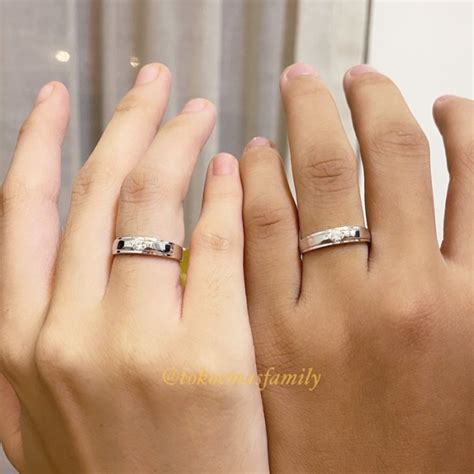 Cincin Emas Putih