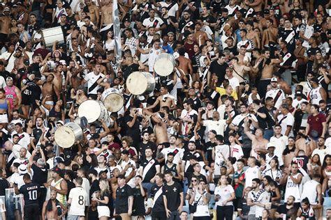 Torcida Do Vasco Esgota Ingressos Para O Cl Ssico Contra O Fluminense