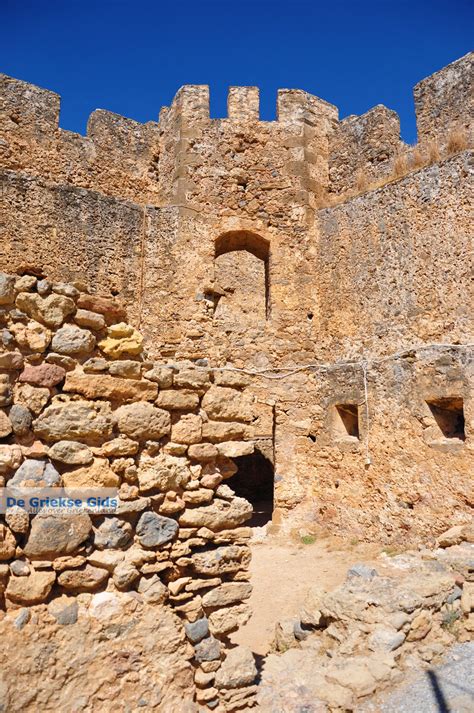 Frangokastello Kreta Het Beroemde Kasteel In Het Zuiden Van Kreta