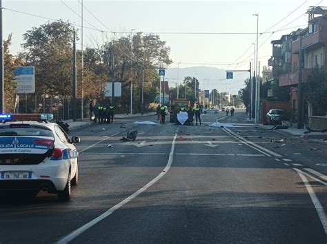 Alba Di Sangue In Viale Marconi A Cagliari Giovani Muoiono In Un