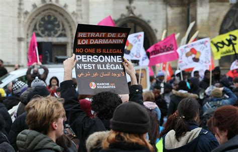 Le Conseil Constitutionnel Censure Largement La Loi Sur Limmigration