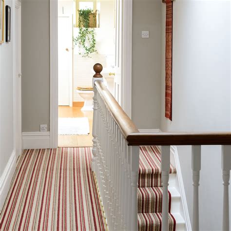 How to paint skirting boards with carpet in 5 easy steps | Ideal Home
