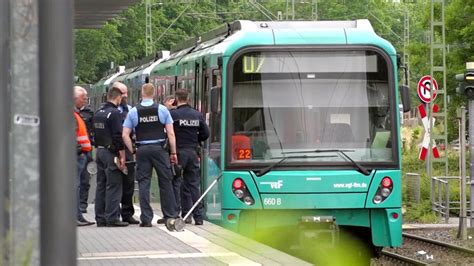 Tödlicher U Bahn Unfall in Frankfurt Frau läuft auf Gleise