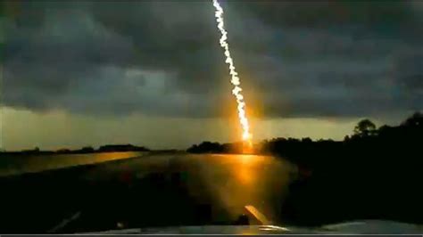 Video How Safe Is Your Car When Lightning Strikes Abc News