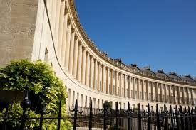 Displays of some beautiful architecture in Bath - Buzzy Moment