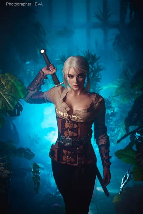 Ciri Cosplay The Witchers Princess Stops Time In Stunning Costume