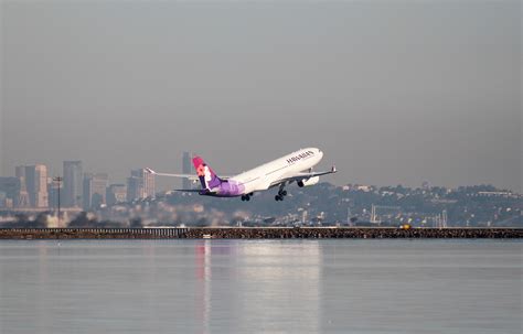 Hawaiian Airlines Pilots Reach A Deal On New Contract Union Reuters