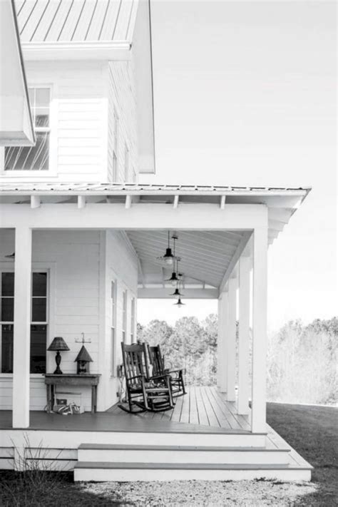 41 Rustic Farmhouse Front Porch Decorating Ideas Godiygo