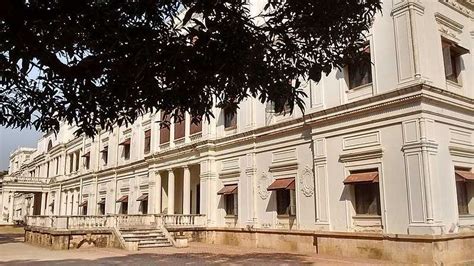 Rajwada Palace (Indore) | History, Entry Fee, Shopping | Holidify