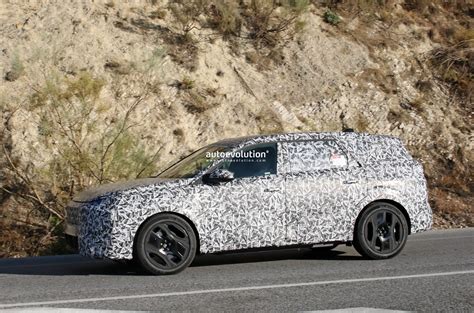 Peugeots Stylish 5008 Crossover Getting A New Generation Meet The New