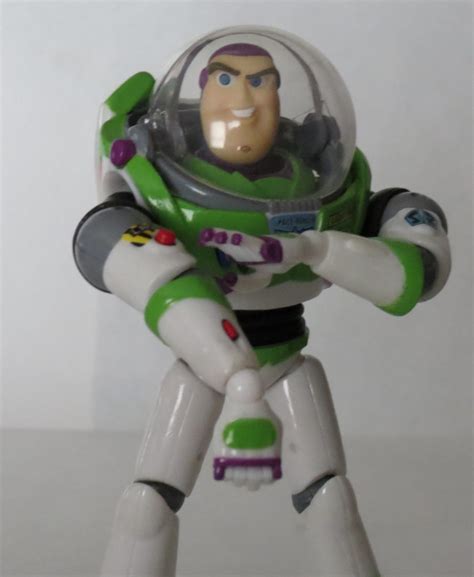 Buzz Lightyear Revoltech Review Diskingdom