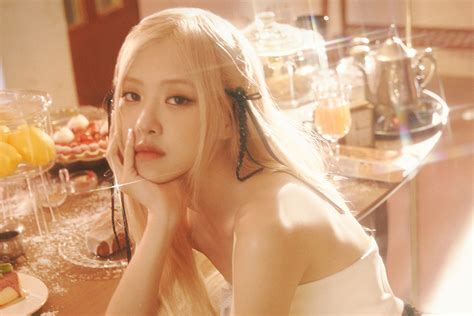 Update Blackpink S Rosé Signs With Theblacklabel Soompi