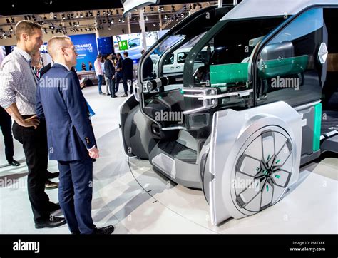 19 September 2018 Lower Saxony Hanover Visitors To The Renault Stand At The Iaa Commercial