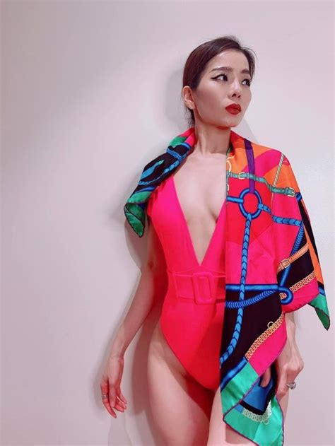Lệ Quyên chuộng diện bikini tí hon Saostar vn