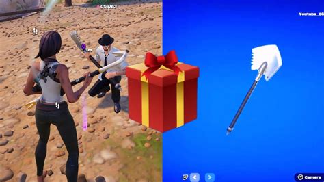 Gifting The Ice Breaker Pickaxe In Live Fortnite Clips Youtube