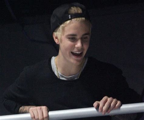 Bieber Goes Blonde See The Pop Star S Platinum New Hair