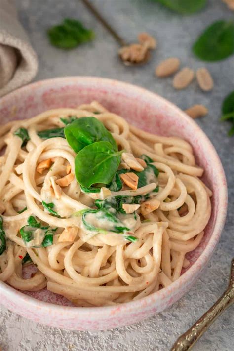 Udon Nudeln In Erdnuss Kokos Sauce Vegan