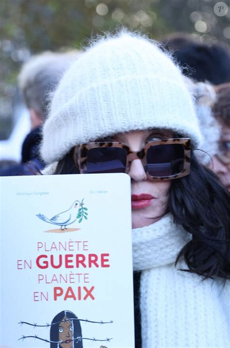 A Me Peine Isabelle Adjani Au Bord Des Larmes Fait Part De Sa