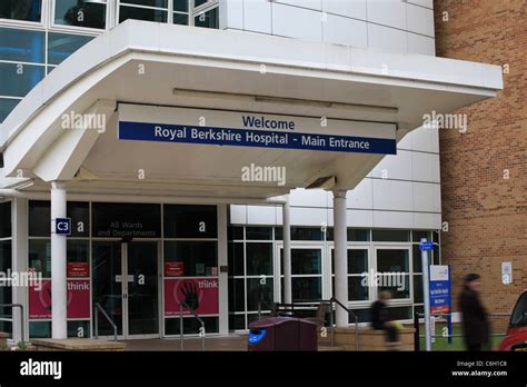Royal Berkshire Hospital Reading Nhs Entrance Stock Photo Alamy