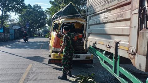 Kecelakaan Lalu Lintas Di Cianjur Mobil Boks Tabrak Belakang Truk