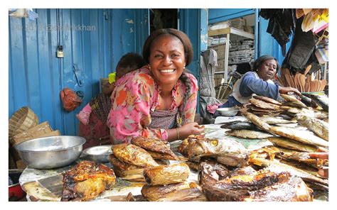 Shopping African Style: Large Open Markets... | Lipstick Alley