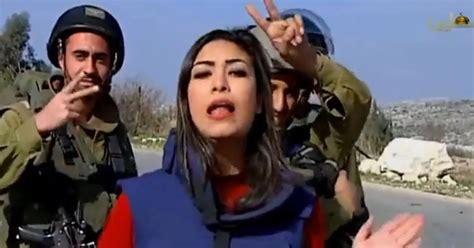 Israeli Soldiers Mock Palestinian Journalist During Live Broadcast