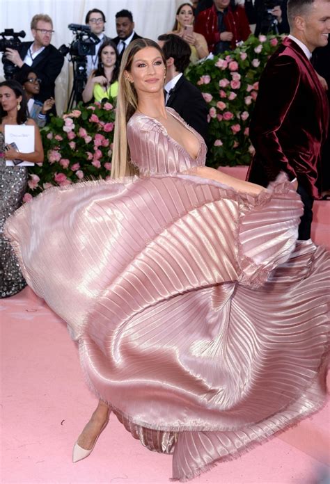 Gisele Bundchen Dresses Met Gala 2019 Famous Celebs