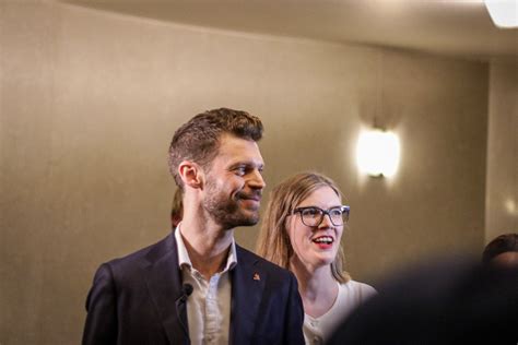 Naravuri Comuniste Liderul Gruparii De Extrema Stanga Din Norvegia A