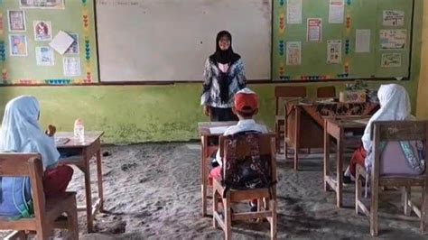 628 Gedung Sekolah Dasar Di Lamongan Rusak Akibat Dimakan Usia Ini