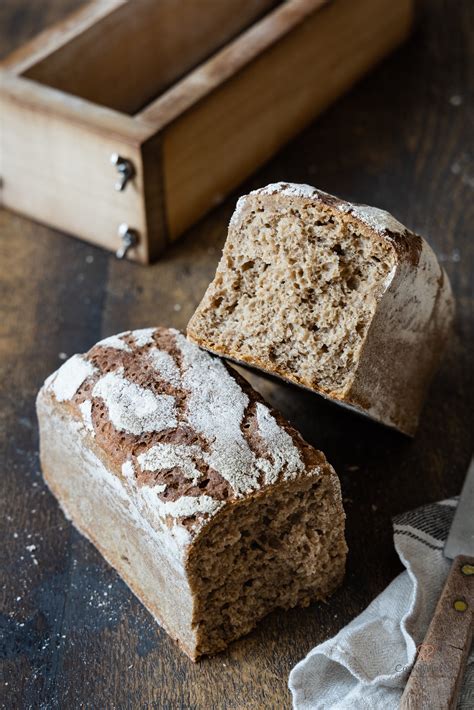 Landbrot Mit Sauerteig Aus Dem Holzbackrahmen Hefefrei