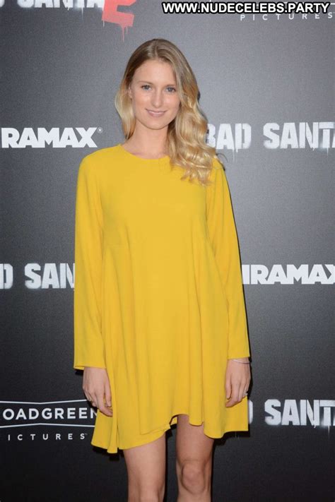 Lilly Englert Bad Santa Celebrity Beautiful Babe Posing Hot Paparazzi New York