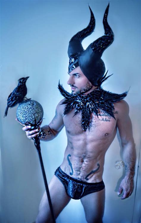 Pin De Cerul Em Male Witch Fantasias Masculinas Fantasias De