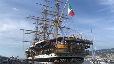 Nave Vespucci E La Portaerei Trieste Tornano In Citt Grande Festa Con