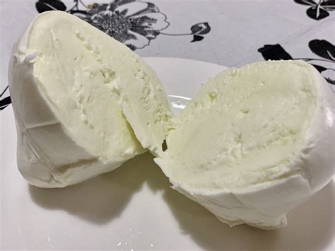 Mozzarella di Bufala Campana DOP storia e proprietà nutrizionali