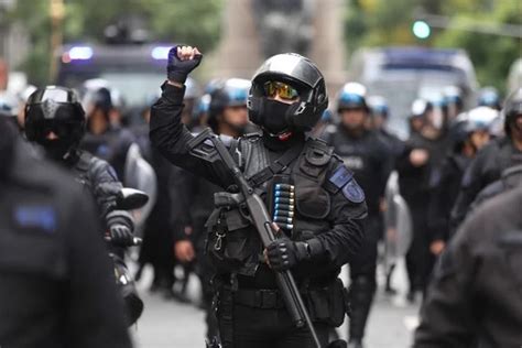 Protocolo antipiquetes tensión en el acto por el Día del Trabajador