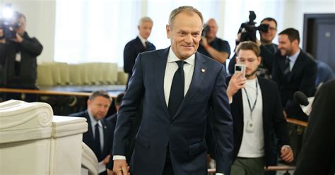 Wakacje kredytowe w jeszcze innej formie Donald Tusk składa obietnicę