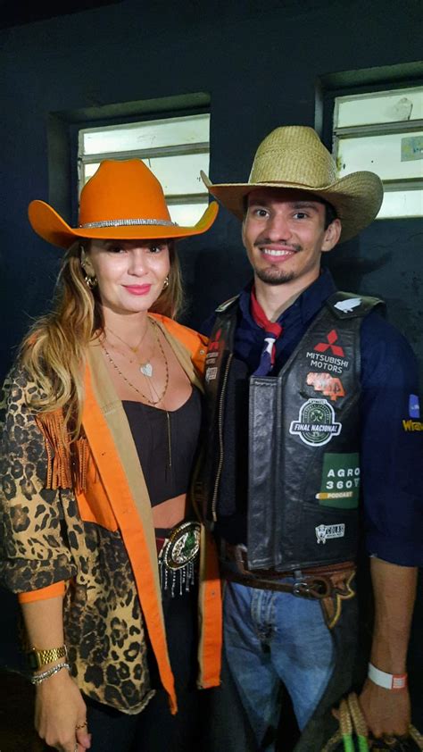 Competidor Pede Namorada Em Casamento Na Arena De Rodeios Festa Do