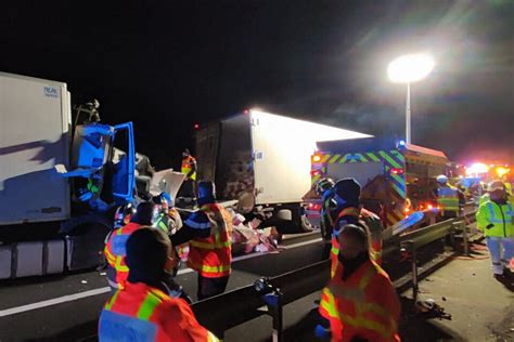 Gard Un Mort Sur Lautoroute A9 Dans Un Tragique Accident Entre Deux