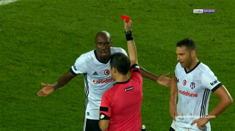 Atiba Hutchinson Receives The Red Card Fenerbah E Be Ikta Derby