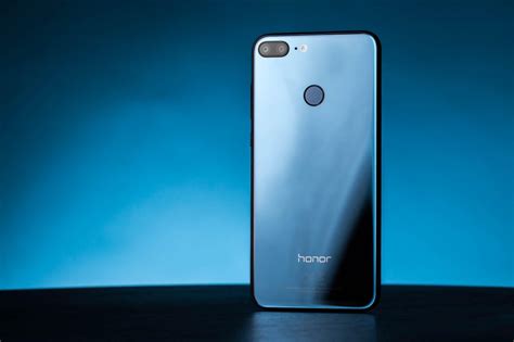 The glass back and four cameras of the Huawei Honor 9 Lite - CNET