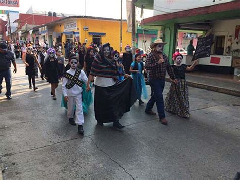 Preservan las tradiciones de Día de Muertos