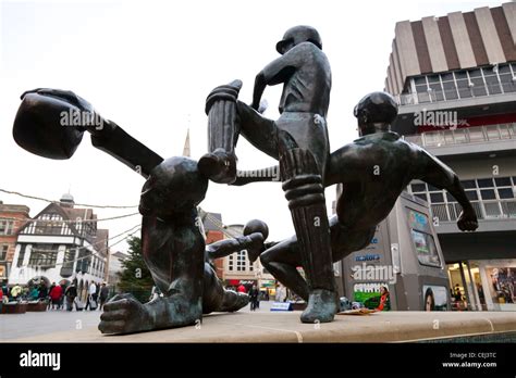 Bronze Statue Cricketer Hi Res Stock Photography And Images Alamy