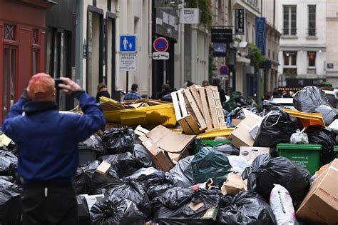 Grève des éboueurs jusqu au 20 mars pourquoi des déchets ont été