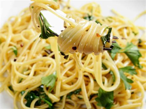 Linguine vs Spaghetti - The Similarities and Differences (Straight from an Italian Kitchen ...